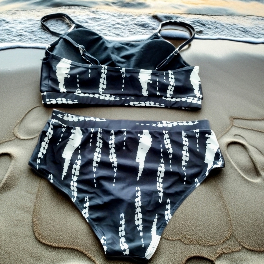 Swimming suit bundle of two (2 piece) Tropical And Black Size Large - Picture 5 of 15